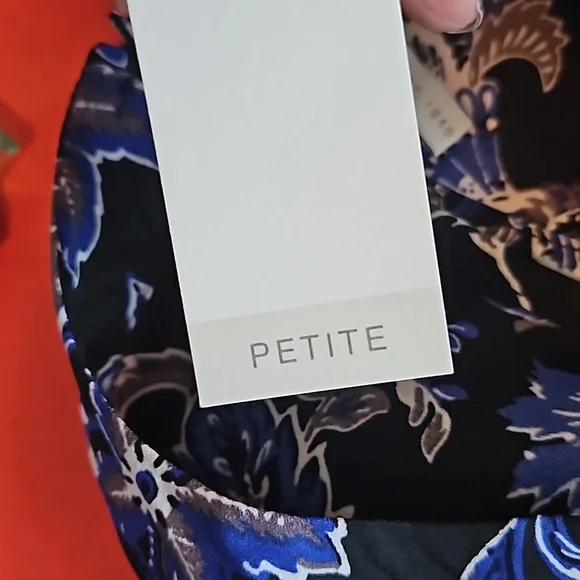 Short front, long back Shirt. - Picture 12 of 14